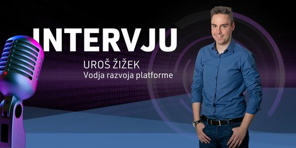 Intervju z Urošem Žižkom, vodjo razvoja platforme, o priložnostih, ki jih prinaša ciljano TV oglaševanje – vizual z mikrofonom in modernejšim ozadjem.